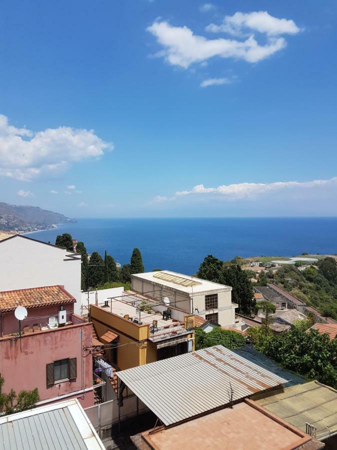 Iriss Acomodação com café da manhã Taormina Exterior foto