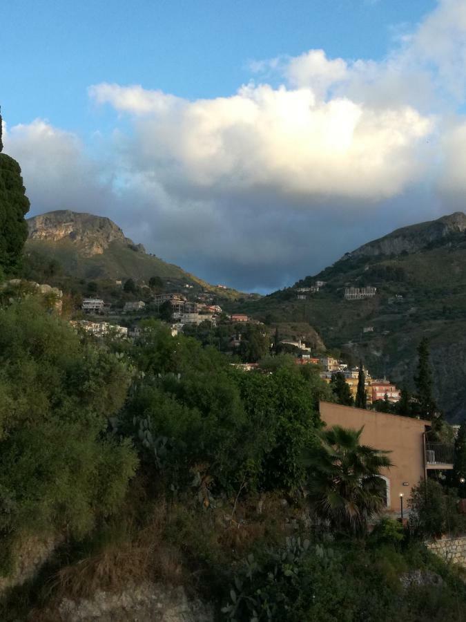 Iriss Acomodação com café da manhã Taormina Exterior foto