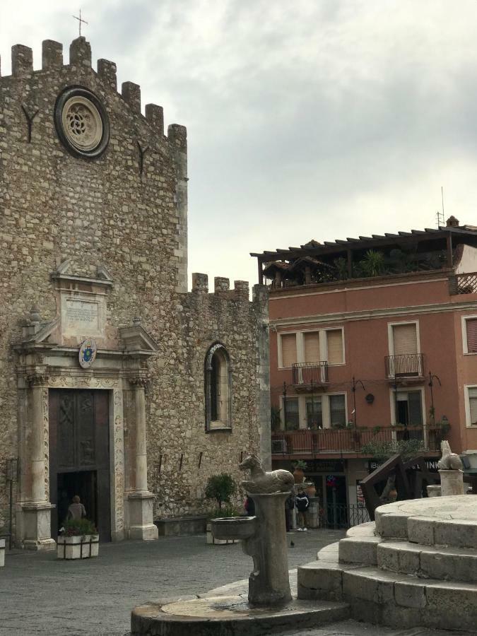 Iriss Acomodação com café da manhã Taormina Exterior foto